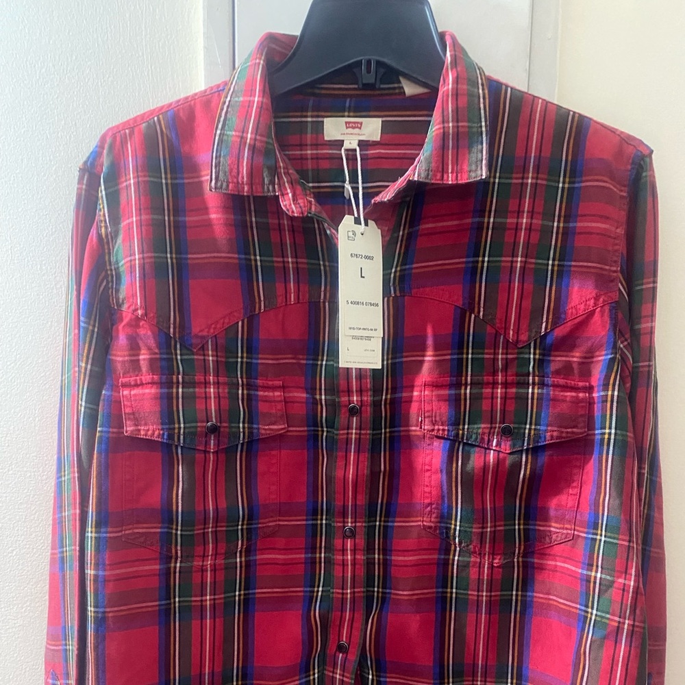 Levi’s Women’s Red Check Cropped Shirt - Picture 5 of 8